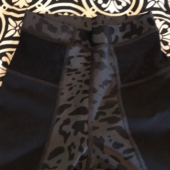 Lululemon mesh legging - Picture 2 of 5